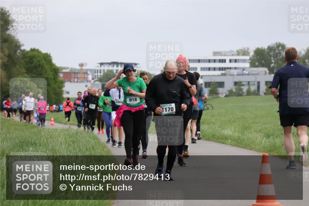 04.05.2025 - 8. Wedeler Halbmarathon Yannick Fuchs http://msf.ph/oto/7829413 04.05.2025 11:17:34 Laufen 637, 916, 1060, 0, 1170 meine-sportfotos.de