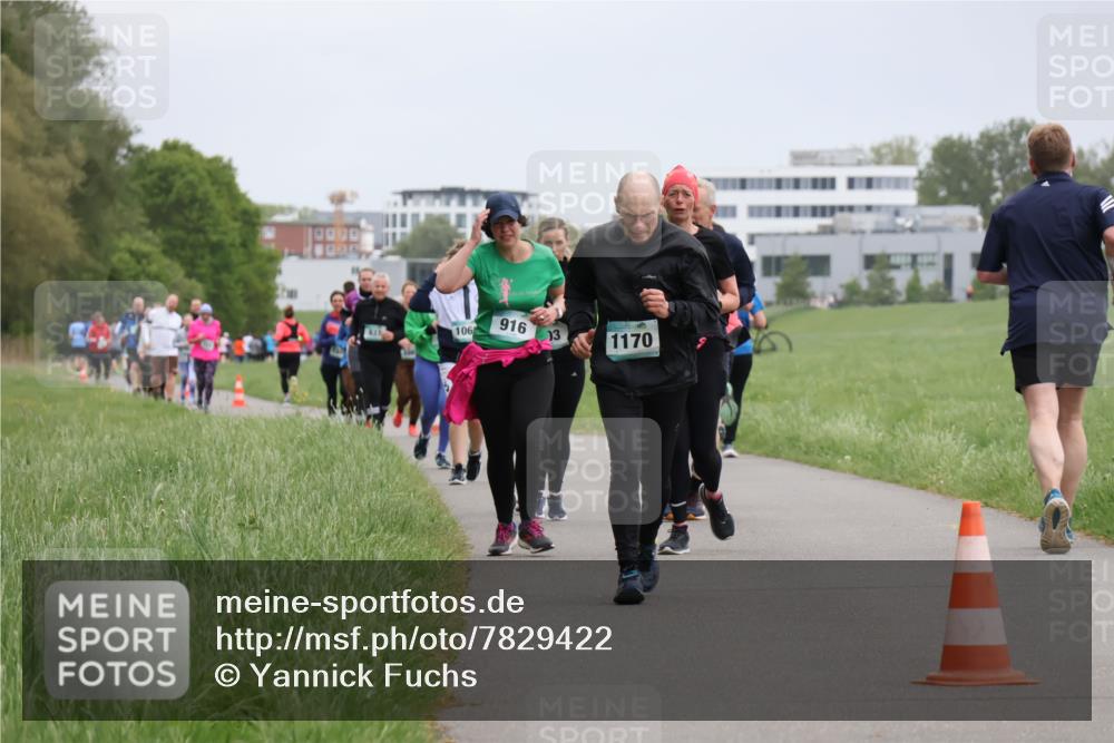 04.05.2025 - 8. Wedeler Halbmarathon Yannick Fuchs http://msf.ph/oto/7829422 04.05.2025 11:17:34 Laufen 637, 106, 916, 13, 1170 meine-sportfotos.de