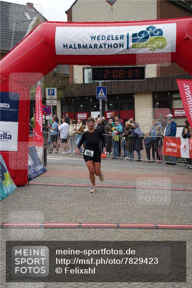 04.05.2025 - 8. Wedeler Halbmarathon Felixshl http://msf.ph/oto/7829423 04.05.2025 12:08:35 Ziel 682 meine-sportfotos.de