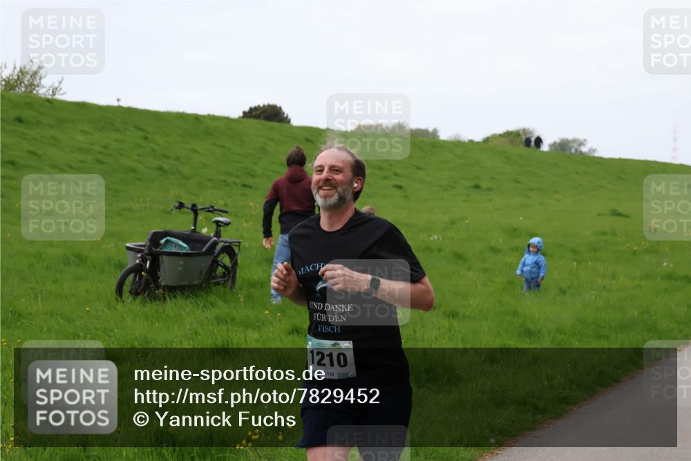 04.05.2025 - 8. Wedeler Halbmarathon Yannick Fuchs http://msf.ph/oto/7829452 04.05.2025 11:17:38 Laufen 1210, 139 meine-sportfotos.de