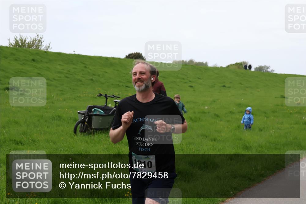 04.05.2025 - 8. Wedeler Halbmarathon Yannick Fuchs http://msf.ph/oto/7829458 04.05.2025 11:17:39 Laufen 1210, 139 meine-sportfotos.de