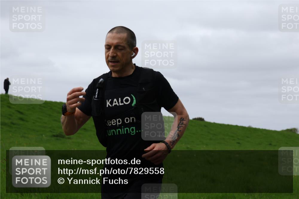 04.05.2025 - 8. Wedeler Halbmarathon Yannick Fuchs http://msf.ph/oto/7829558 04.05.2025 11:36:45 Laufen  meine-sportfotos.de