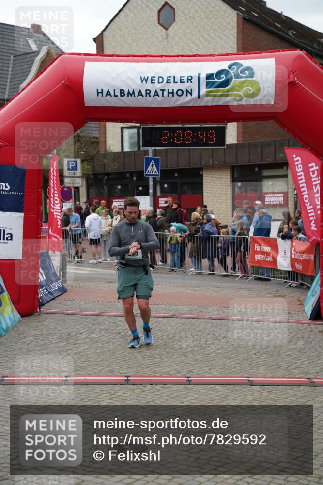 04.05.2025 - 8. Wedeler Halbmarathon Felixshl http://msf.ph/oto/7829592 04.05.2025 12:08:46 Ziel 93, 335, 1153 meine-sportfotos.de