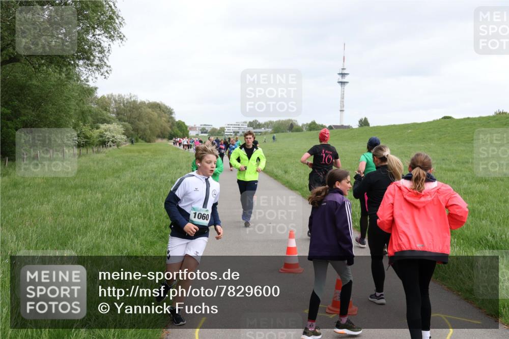 04.05.2025 - 8. Wedeler Halbmarathon Yannick Fuchs http://msf.ph/oto/7829600 04.05.2025 11:17:50 Laufen 1060, 10 meine-sportfotos.de