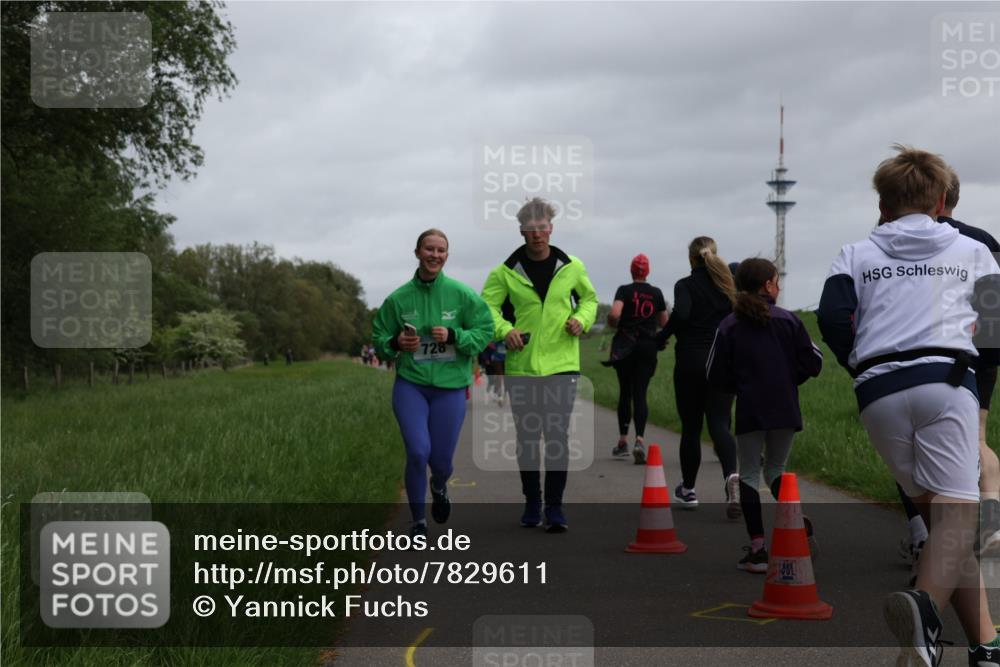 04.05.2025 - 8. Wedeler Halbmarathon Yannick Fuchs http://msf.ph/oto/7829611 04.05.2025 11:17:51 Laufen 728 meine-sportfotos.de