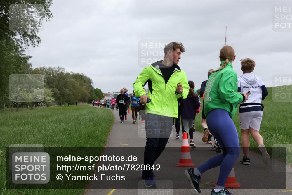 04.05.2025 - 8. Wedeler Halbmarathon Yannick Fuchs http://msf.ph/oto/7829642 04.05.2025 11:17:53 Laufen 1215 meine-sportfotos.de