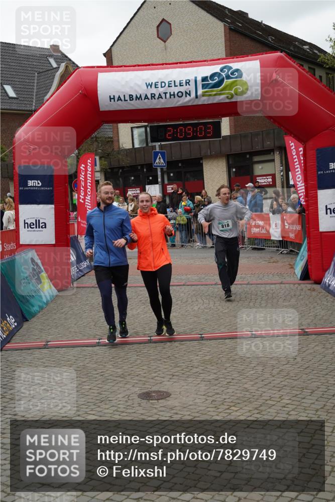 04.05.2025 - 8. Wedeler Halbmarathon Felixshl http://msf.ph/oto/7829749 04.05.2025 12:09:01 Ziel 12, 13, 479, 491, 818 meine-sportfotos.de