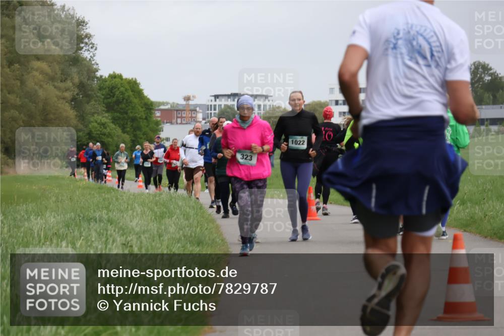 04.05.2025 - 8. Wedeler Halbmarathon Yannick Fuchs http://msf.ph/oto/7829787 04.05.2025 11:18:04 Laufen 0990, 323, 1022, 10 meine-sportfotos.de