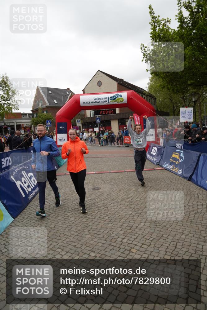 04.05.2025 - 8. Wedeler Halbmarathon Felixshl http://msf.ph/oto/7829800 04.05.2025 12:09:03 Ziel 12, 13, 479, 491, 818 meine-sportfotos.de