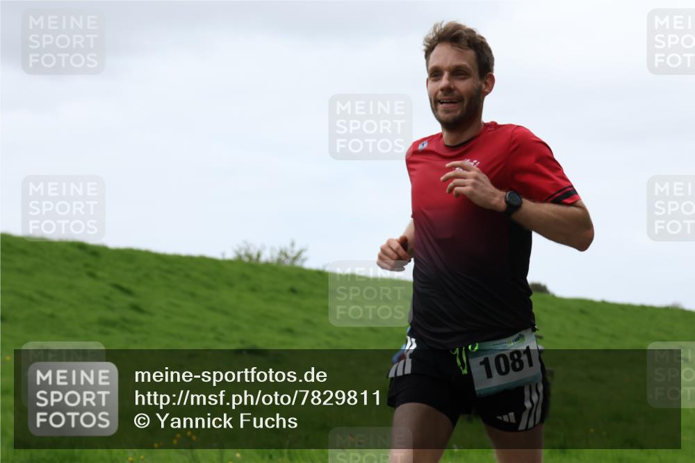 04.05.2025 - 8. Wedeler Halbmarathon Yannick Fuchs http://msf.ph/oto/7829811 04.05.2025 11:18:08 Laufen 1081 meine-sportfotos.de
