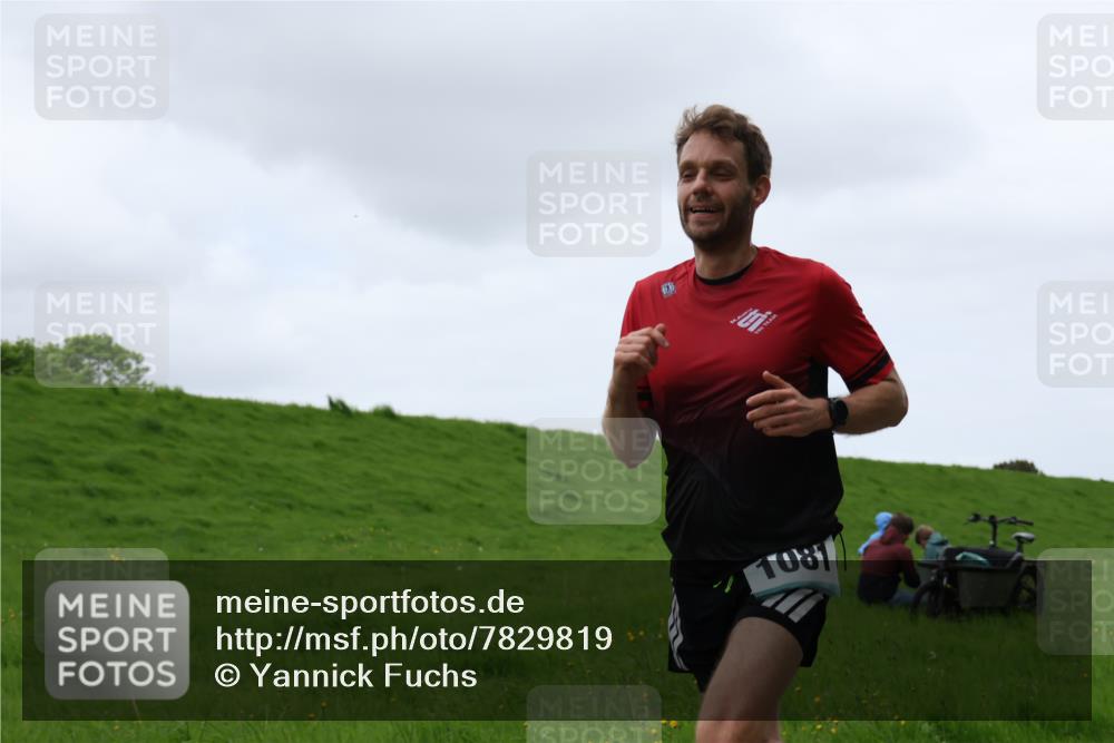 04.05.2025 - 8. Wedeler Halbmarathon Yannick Fuchs http://msf.ph/oto/7829819 04.05.2025 11:18:08 Laufen 1081 meine-sportfotos.de