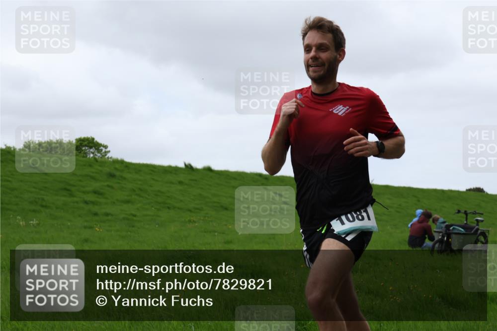 04.05.2025 - 8. Wedeler Halbmarathon Yannick Fuchs http://msf.ph/oto/7829821 04.05.2025 11:18:08 Laufen 1081 meine-sportfotos.de