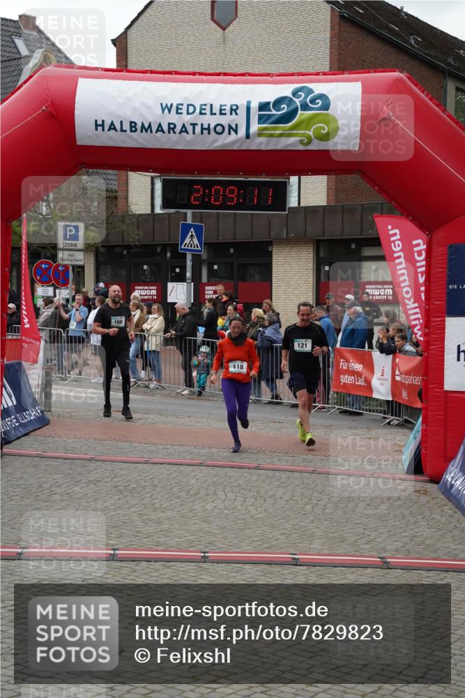 04.05.2025 - 8. Wedeler Halbmarathon Felixshl http://msf.ph/oto/7829823 04.05.2025 12:09:09 Ziel 118, 121, 160 meine-sportfotos.de