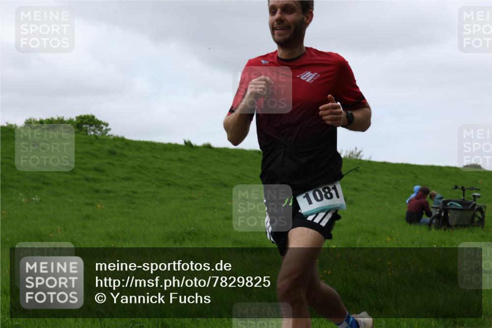 04.05.2025 - 8. Wedeler Halbmarathon Yannick Fuchs http://msf.ph/oto/7829825 04.05.2025 11:18:08 Laufen 1081 meine-sportfotos.de