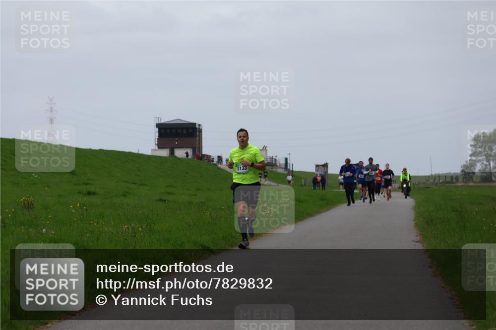 04.05.2025 - 8. Wedeler Halbmarathon Yannick Fuchs http://msf.ph/oto/7829832 04.05.2025 11:18:14 Laufen 1133 meine-sportfotos.de