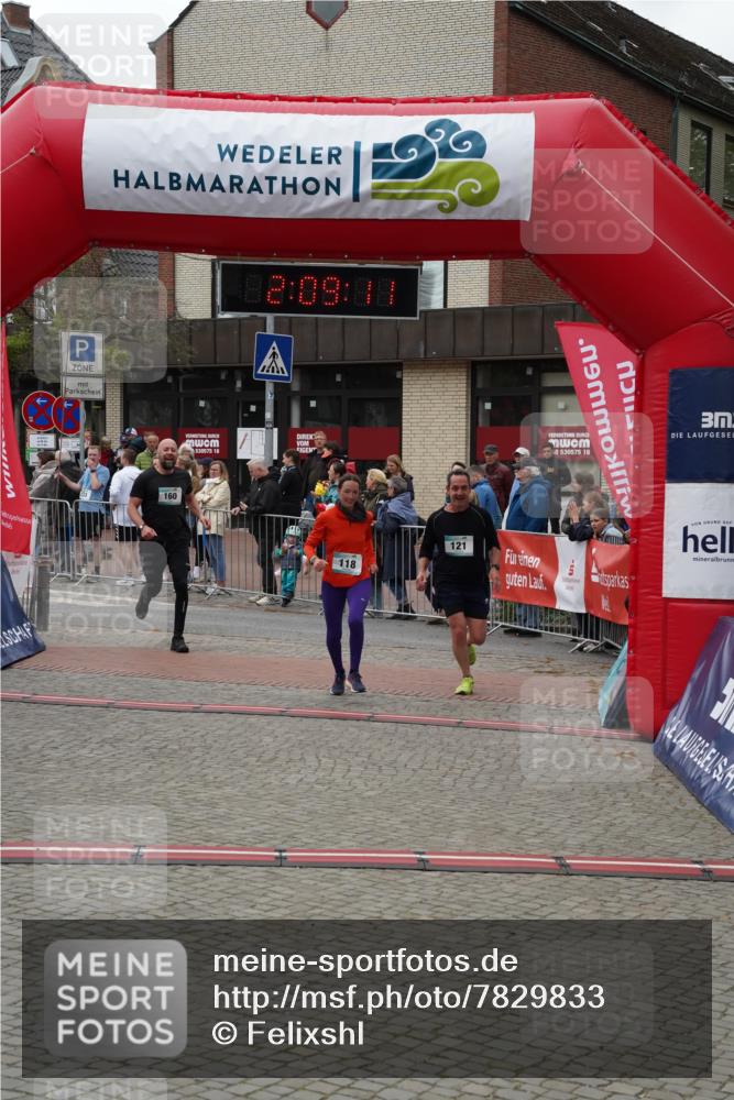 04.05.2025 - 8. Wedeler Halbmarathon Felixshl http://msf.ph/oto/7829833 04.05.2025 12:09:09 Ziel 118, 121, 160 meine-sportfotos.de