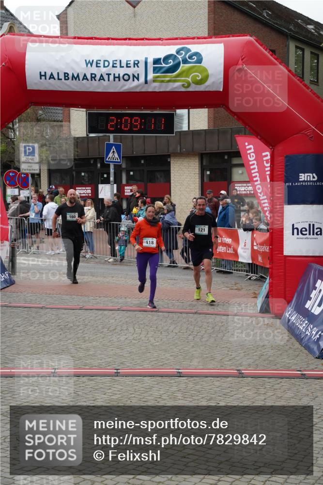 04.05.2025 - 8. Wedeler Halbmarathon Felixshl http://msf.ph/oto/7829842 04.05.2025 12:09:09 Ziel 118, 121, 160 meine-sportfotos.de