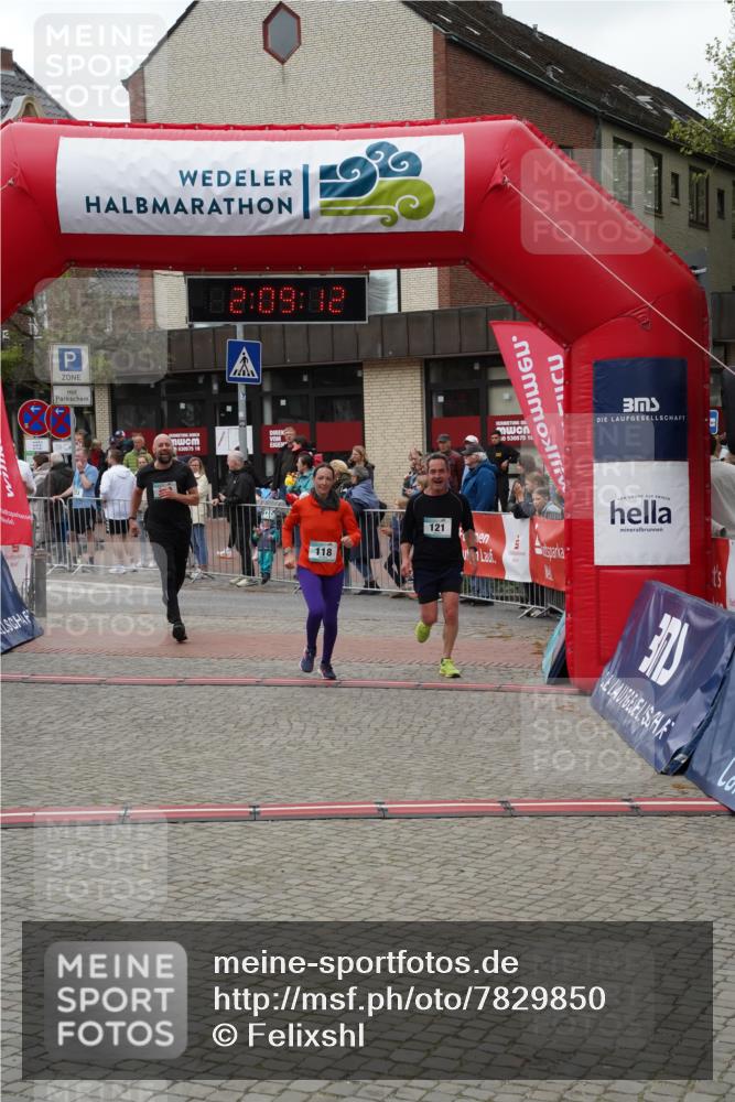 04.05.2025 - 8. Wedeler Halbmarathon Felixshl http://msf.ph/oto/7829850 04.05.2025 12:09:09 Ziel 118, 121, 160 meine-sportfotos.de
