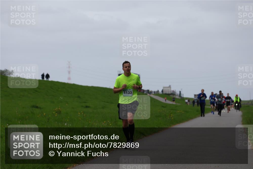04.05.2025 - 8. Wedeler Halbmarathon Yannick Fuchs http://msf.ph/oto/7829869 04.05.2025 11:18:18 Laufen 1133 meine-sportfotos.de