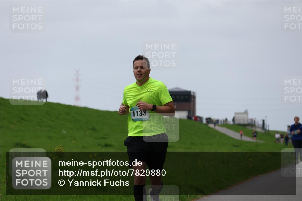04.05.2025 - 8. Wedeler Halbmarathon Yannick Fuchs http://msf.ph/oto/7829880 04.05.2025 11:18:19 Laufen 1133 meine-sportfotos.de