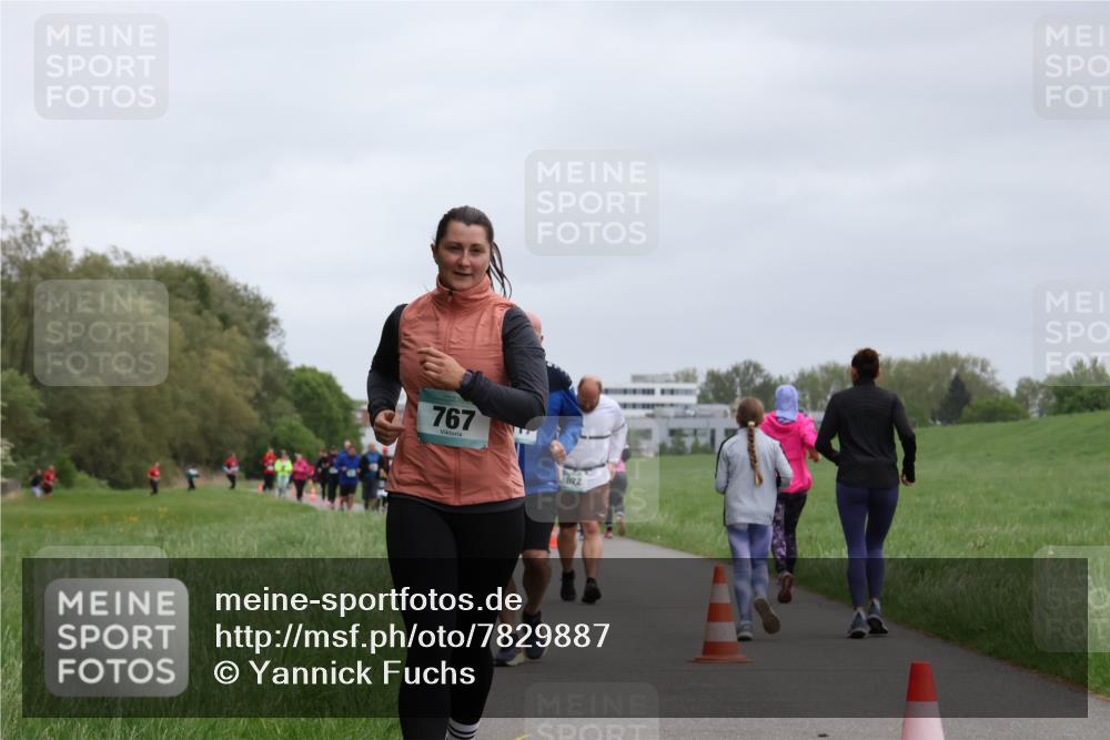 04.05.2025 - 8. Wedeler Halbmarathon Yannick Fuchs http://msf.ph/oto/7829887 04.05.2025 11:18:23 Laufen 767, 822 meine-sportfotos.de