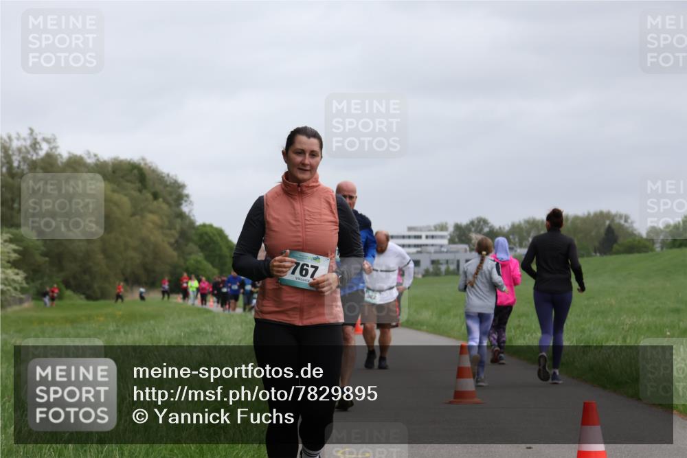 04.05.2025 - 8. Wedeler Halbmarathon Yannick Fuchs http://msf.ph/oto/7829895 04.05.2025 11:18:23 Laufen 767, 822 meine-sportfotos.de