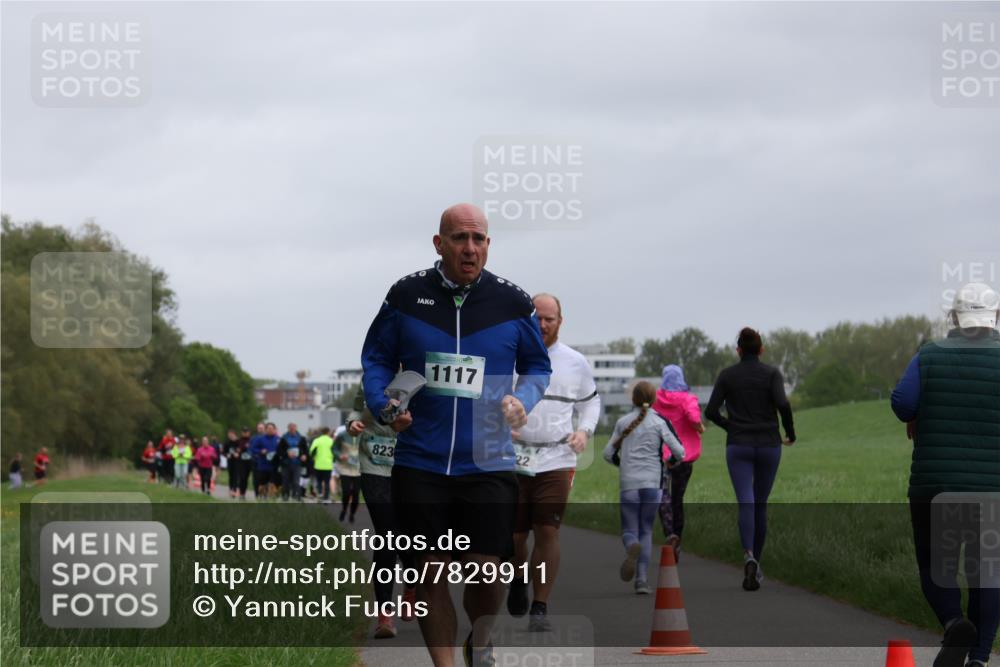 04.05.2025 - 8. Wedeler Halbmarathon Yannick Fuchs http://msf.ph/oto/7829911 04.05.2025 11:18:26 Laufen 823, 1117 meine-sportfotos.de