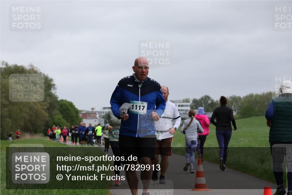 04.05.2025 - 8. Wedeler Halbmarathon Yannick Fuchs http://msf.ph/oto/7829913 04.05.2025 11:18:26 Laufen 823, 1117 meine-sportfotos.de