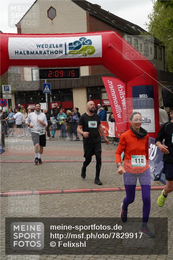 04.05.2025 - 8. Wedeler Halbmarathon Felixshl http://msf.ph/oto/7829917 04.05.2025 12:09:12 Ziel 118, 121, 160, 238 meine-sportfotos.de