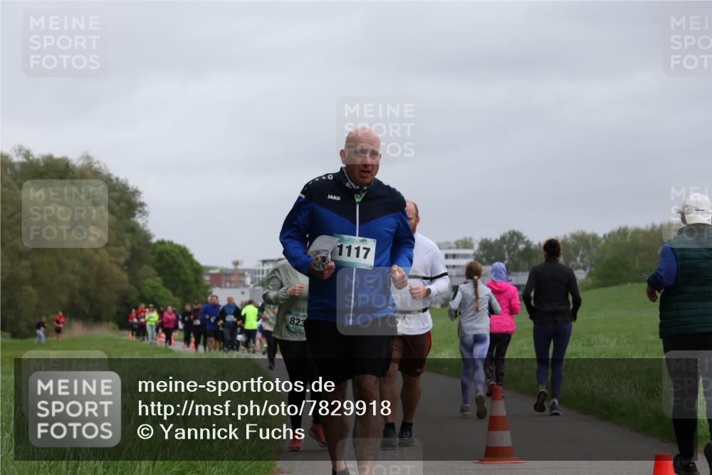 04.05.2025 - 8. Wedeler Halbmarathon Yannick Fuchs http://msf.ph/oto/7829918 04.05.2025 11:18:26 Laufen 823, 1117 meine-sportfotos.de