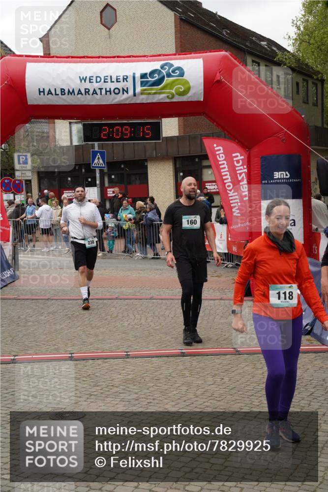 04.05.2025 - 8. Wedeler Halbmarathon Felixshl http://msf.ph/oto/7829925 04.05.2025 12:09:13 Ziel 118, 121, 160, 238 meine-sportfotos.de