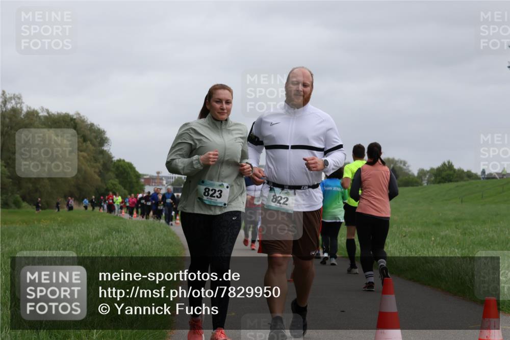04.05.2025 - 8. Wedeler Halbmarathon Yannick Fuchs http://msf.ph/oto/7829950 04.05.2025 11:18:30 Laufen 823, 822 meine-sportfotos.de