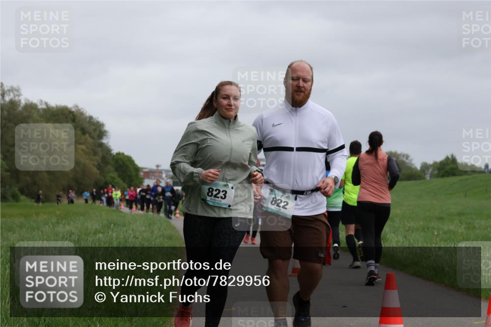 04.05.2025 - 8. Wedeler Halbmarathon Yannick Fuchs http://msf.ph/oto/7829956 04.05.2025 11:18:30 Laufen 823, 822 meine-sportfotos.de