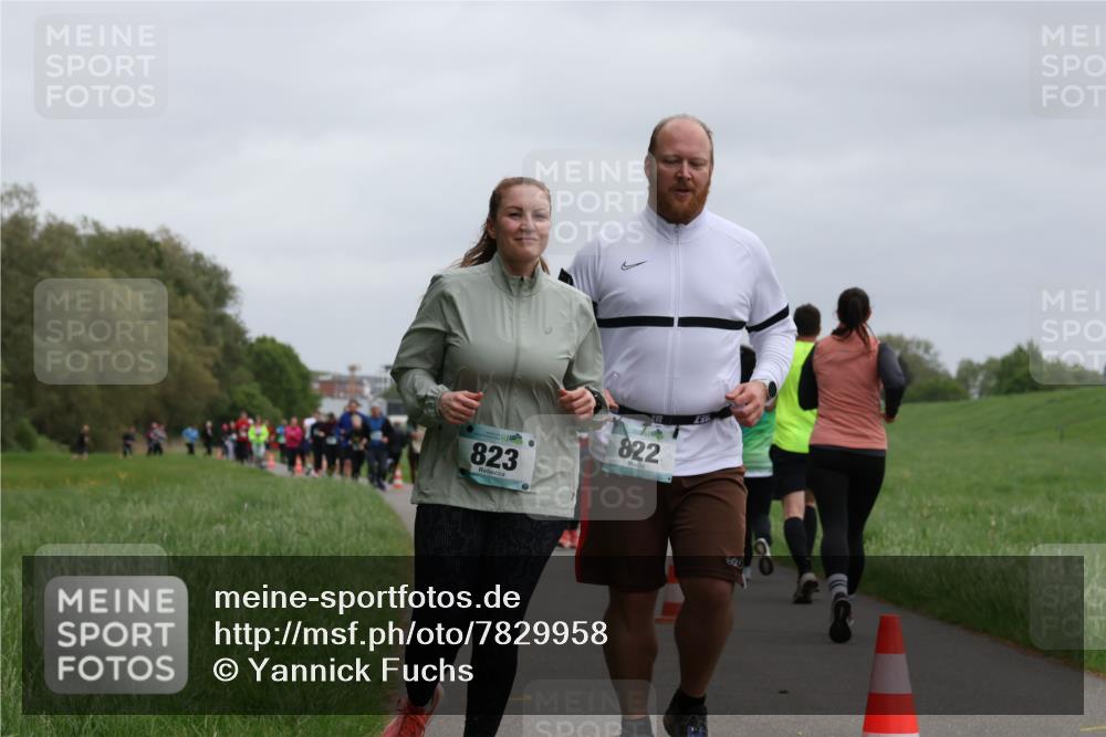 04.05.2025 - 8. Wedeler Halbmarathon Yannick Fuchs http://msf.ph/oto/7829958 04.05.2025 11:18:30 Laufen 823, 822 meine-sportfotos.de