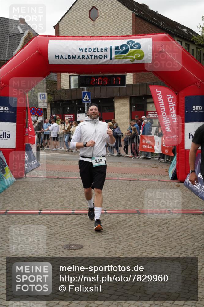 04.05.2025 - 8. Wedeler Halbmarathon Felixshl http://msf.ph/oto/7829960 04.05.2025 12:09:15 Ziel 118, 121, 160, 238 meine-sportfotos.de