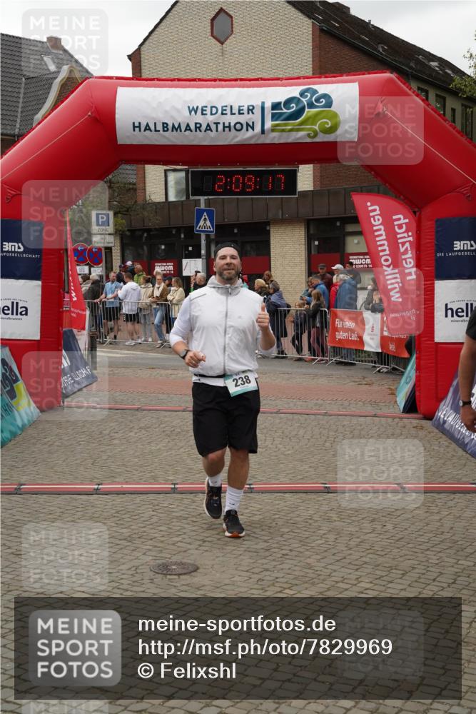04.05.2025 - 8. Wedeler Halbmarathon Felixshl http://msf.ph/oto/7829969 04.05.2025 12:09:15 Ziel 118, 121, 160, 238 meine-sportfotos.de