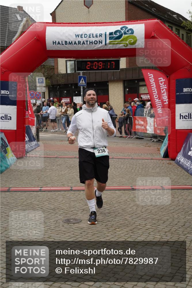 04.05.2025 - 8. Wedeler Halbmarathon Felixshl http://msf.ph/oto/7829987 04.05.2025 12:09:15 Ziel 118, 121, 160, 238 meine-sportfotos.de