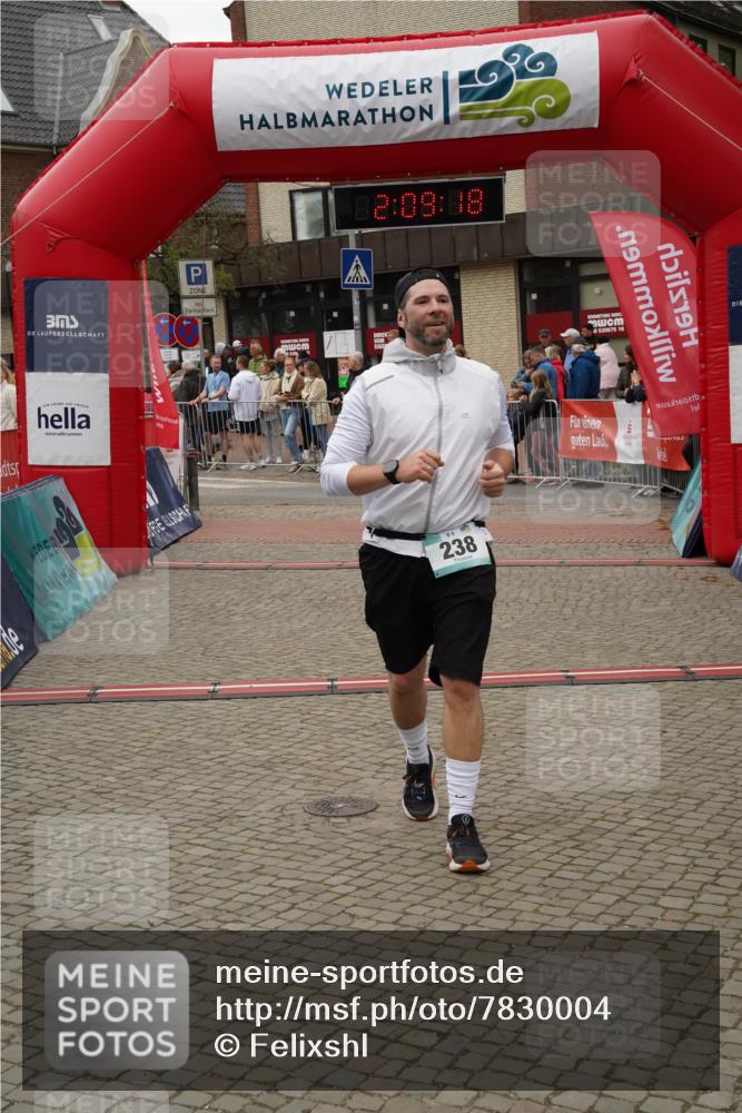 04.05.2025 - 8. Wedeler Halbmarathon Felixshl http://msf.ph/oto/7830004 04.05.2025 12:09:15 Ziel 118, 121, 160, 238 meine-sportfotos.de