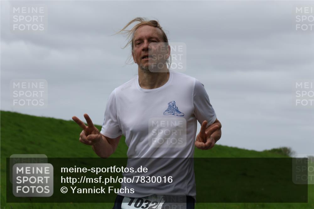 04.05.2025 - 8. Wedeler Halbmarathon Yannick Fuchs http://msf.ph/oto/7830016 04.05.2025 11:37:28 Laufen 1032 meine-sportfotos.de