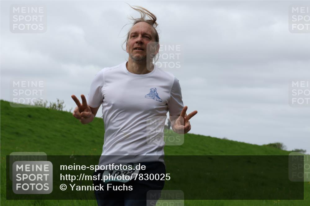 04.05.2025 - 8. Wedeler Halbmarathon Yannick Fuchs http://msf.ph/oto/7830025 04.05.2025 11:37:28 Laufen 1032 meine-sportfotos.de
