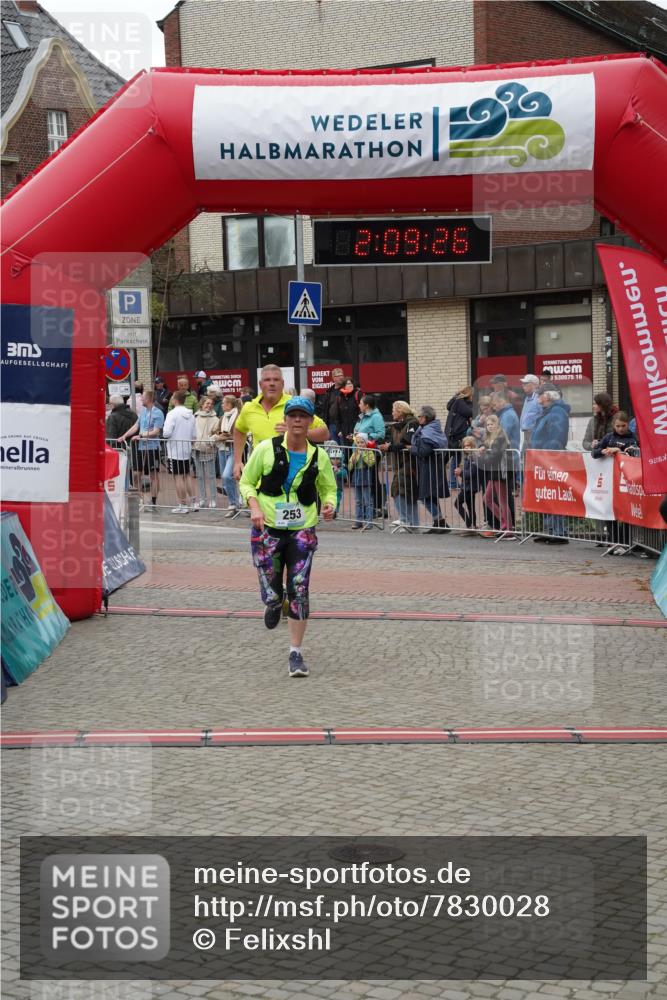 04.05.2025 - 8. Wedeler Halbmarathon Felixshl http://msf.ph/oto/7830028 04.05.2025 12:09:24 Ziel 36, 253 meine-sportfotos.de