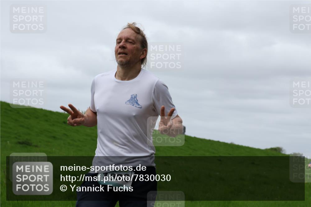 04.05.2025 - 8. Wedeler Halbmarathon Yannick Fuchs http://msf.ph/oto/7830030 04.05.2025 11:37:28 Laufen 1032 meine-sportfotos.de