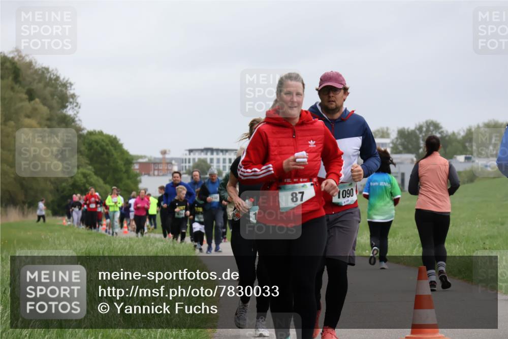 04.05.2025 - 8. Wedeler Halbmarathon Yannick Fuchs http://msf.ph/oto/7830033 04.05.2025 11:18:36 Laufen 332, 87, 1090, 158 meine-sportfotos.de