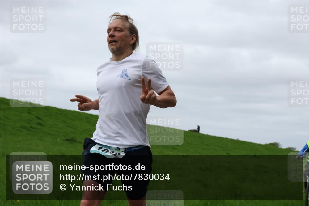 04.05.2025 - 8. Wedeler Halbmarathon Yannick Fuchs http://msf.ph/oto/7830034 04.05.2025 11:37:29 Laufen 1052 meine-sportfotos.de