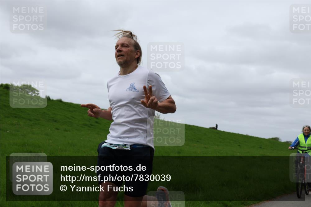 04.05.2025 - 8. Wedeler Halbmarathon Yannick Fuchs http://msf.ph/oto/7830039 04.05.2025 11:37:29 Laufen  meine-sportfotos.de