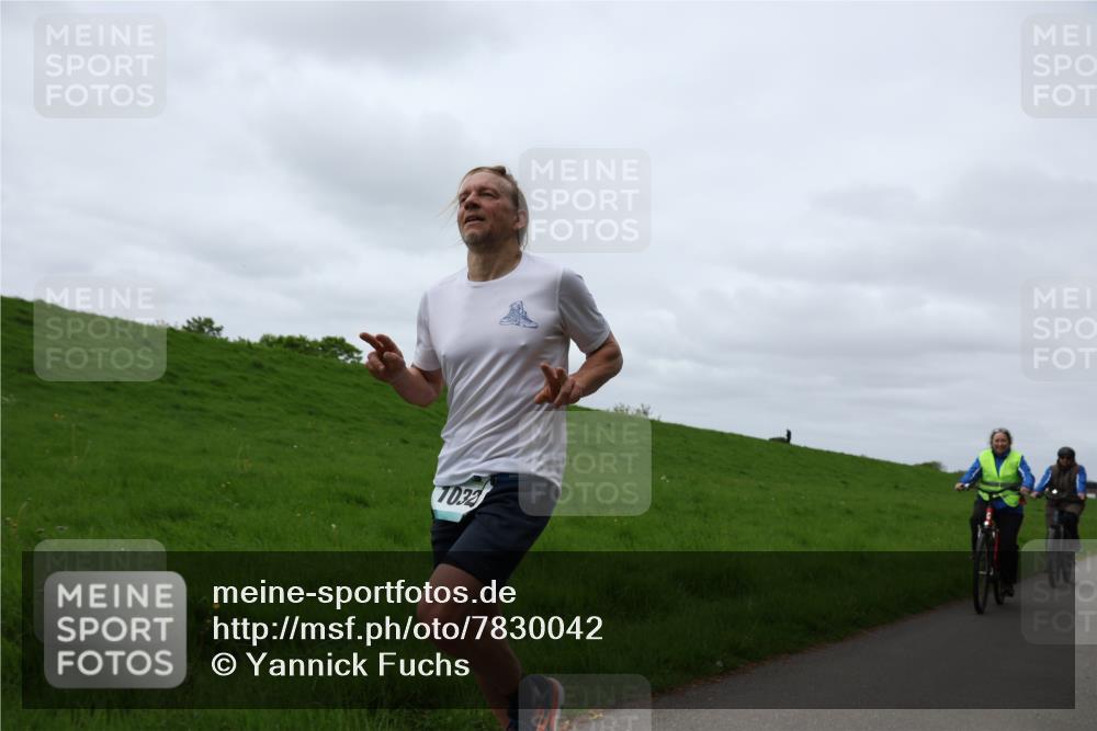 04.05.2025 - 8. Wedeler Halbmarathon Yannick Fuchs http://msf.ph/oto/7830042 04.05.2025 11:37:29 Laufen 1032 meine-sportfotos.de