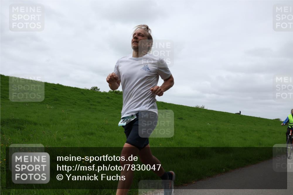 04.05.2025 - 8. Wedeler Halbmarathon Yannick Fuchs http://msf.ph/oto/7830047 04.05.2025 11:37:29 Laufen  meine-sportfotos.de