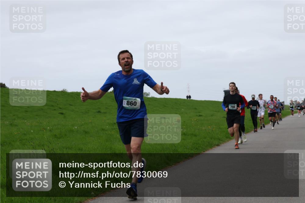 04.05.2025 - 8. Wedeler Halbmarathon Yannick Fuchs http://msf.ph/oto/7830069 04.05.2025 11:18:43 Laufen 860, 798 meine-sportfotos.de