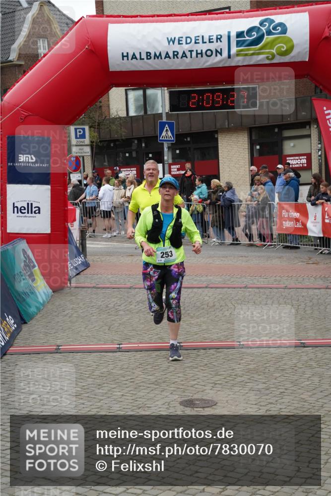 04.05.2025 - 8. Wedeler Halbmarathon Felixshl http://msf.ph/oto/7830070 04.05.2025 12:09:25 Ziel 36, 253 meine-sportfotos.de