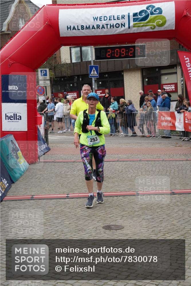 04.05.2025 - 8. Wedeler Halbmarathon Felixshl http://msf.ph/oto/7830078 04.05.2025 12:09:25 Ziel 36, 253 meine-sportfotos.de